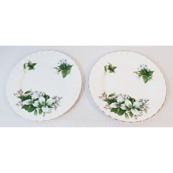 Vintage Set of 4 Royal Albert Bread Plates Trillium Pattern Made in England Bone - Picture 2 of 5